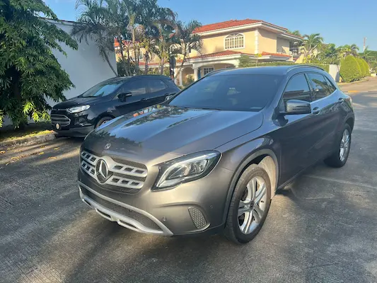 Mercedes-Benz GLA 200