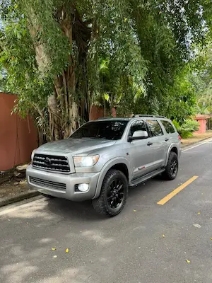 Toyota Sequoia