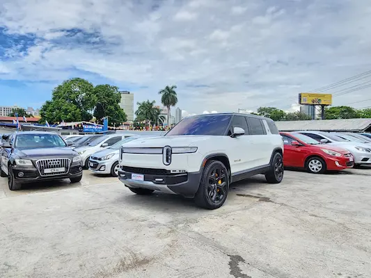 Rivian R1s